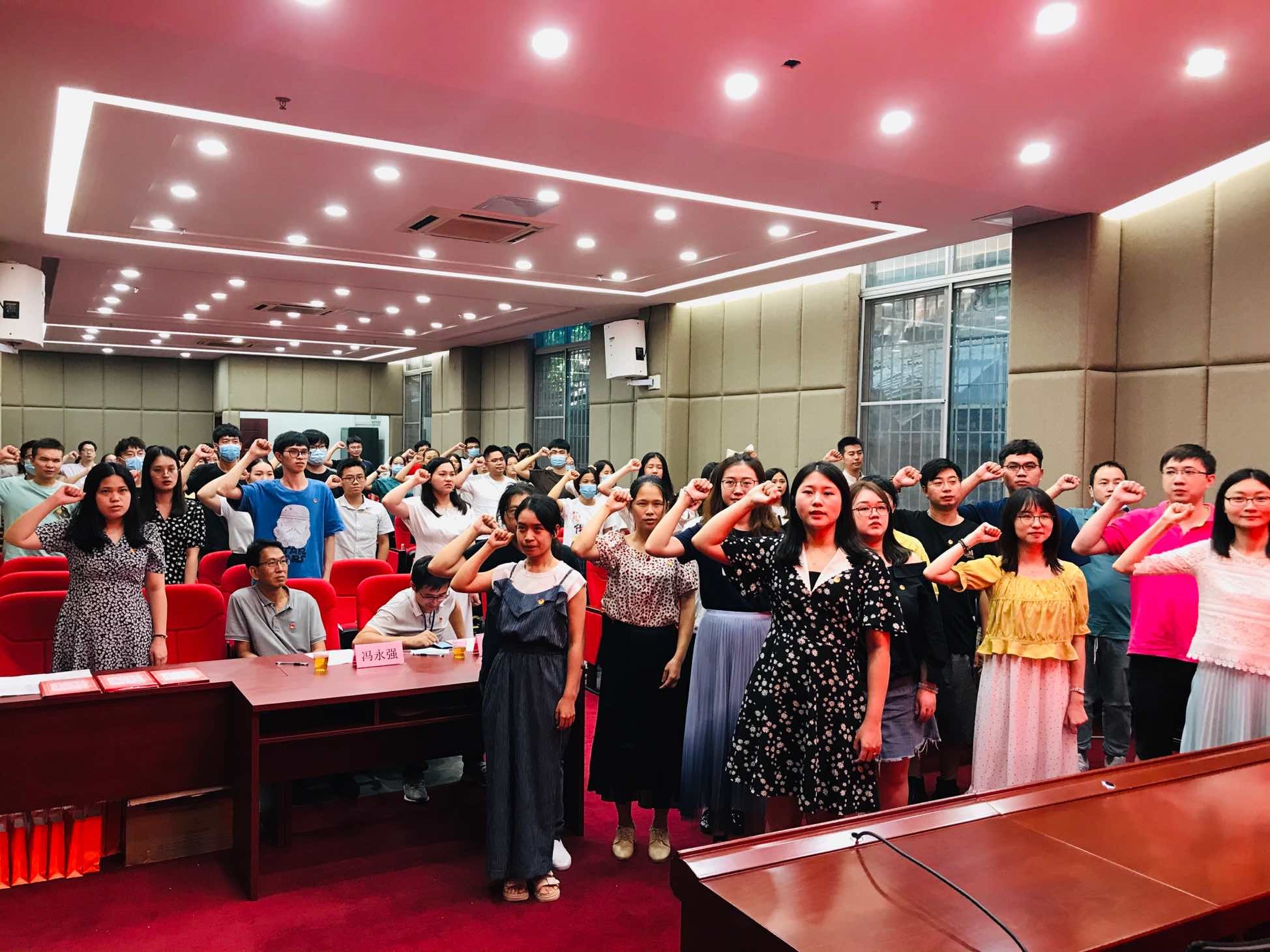 白云山j9国际集团公司团委进杏装沉温革命汗青·传承奋斗心灵”主题团日活动暨五四赞美及超龄团员离团典礼