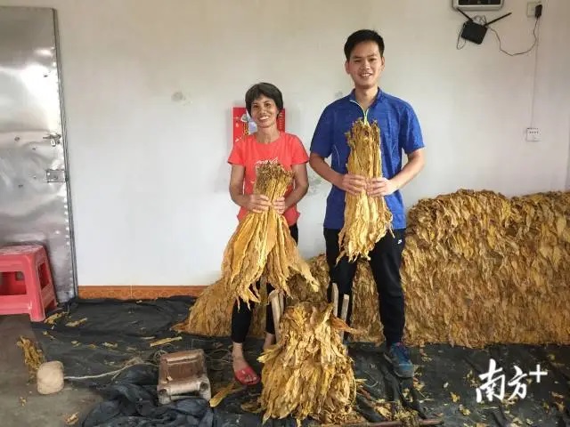 扶贫一线点火青春，“90后”第一书记为穷困村打造“不走”的工作队
