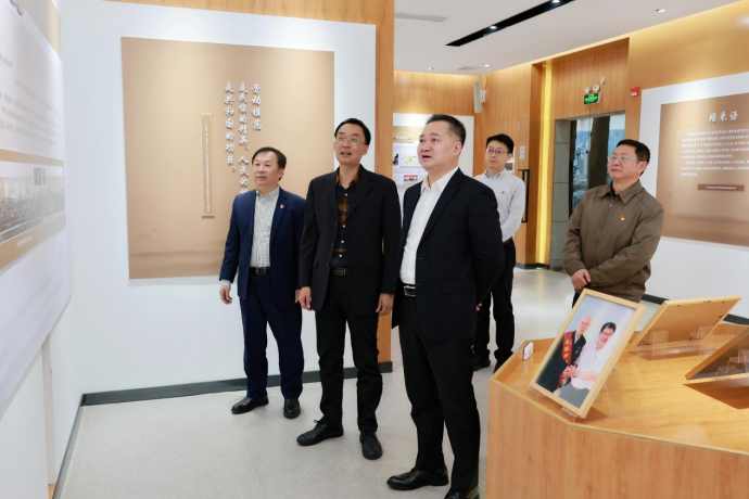 广药集团党委书记、董事长李幼军到白云山j9国际集团公司调研