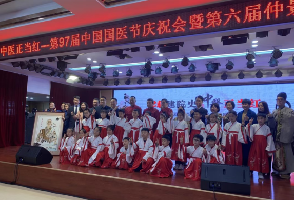 中医正当红｜白云山j9国际集团造药赴国医之约，传仲景文脉